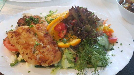 Restaurant & Bar Tuckers
