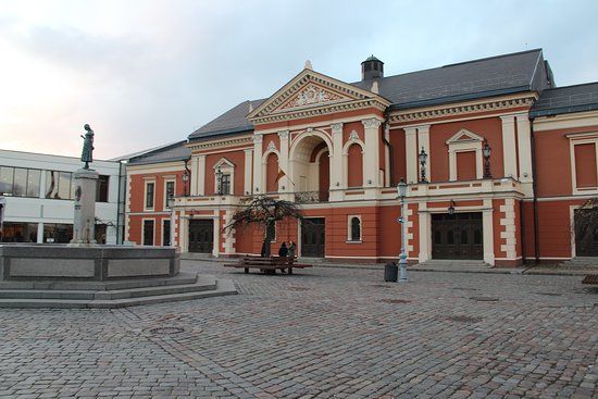 der Theaterplatz
