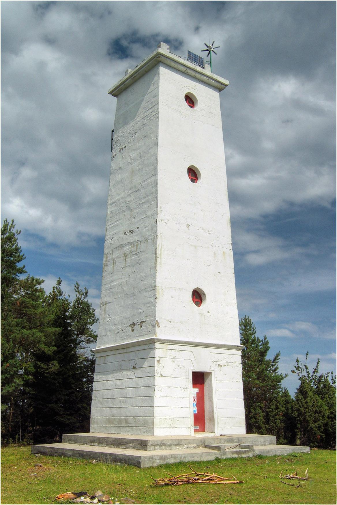 Hiiessaare lighthouse