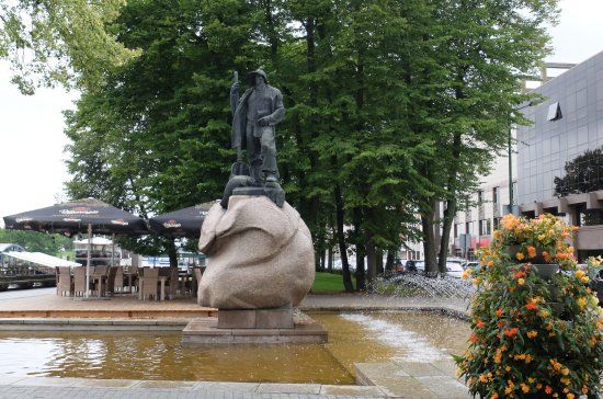Monument To Fisherman