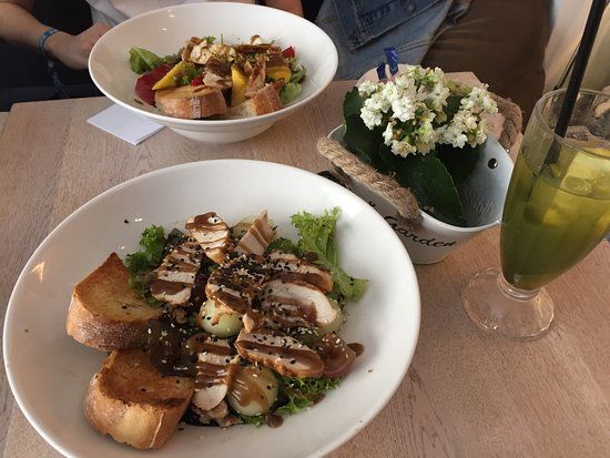 Lavenda Cafe & Galeria